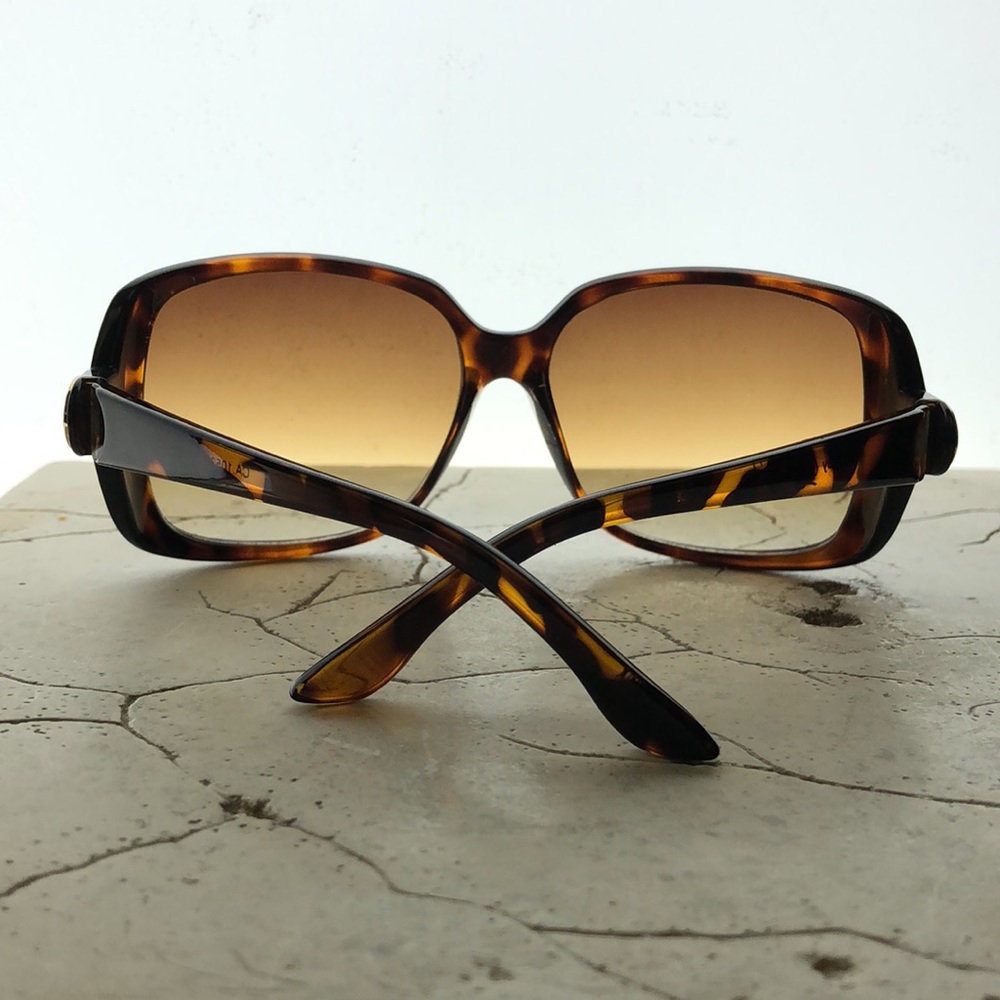 Oleg Cassini Big Round Tortoise Shell Frame Small… - image 2